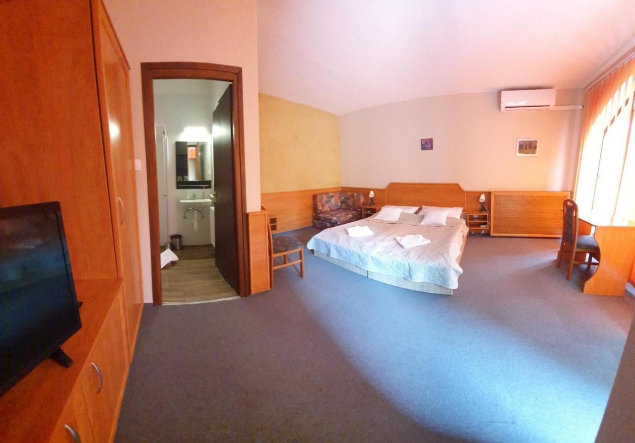 Delanta Panzio Bed & Breakfast Печ Екстериор снимка