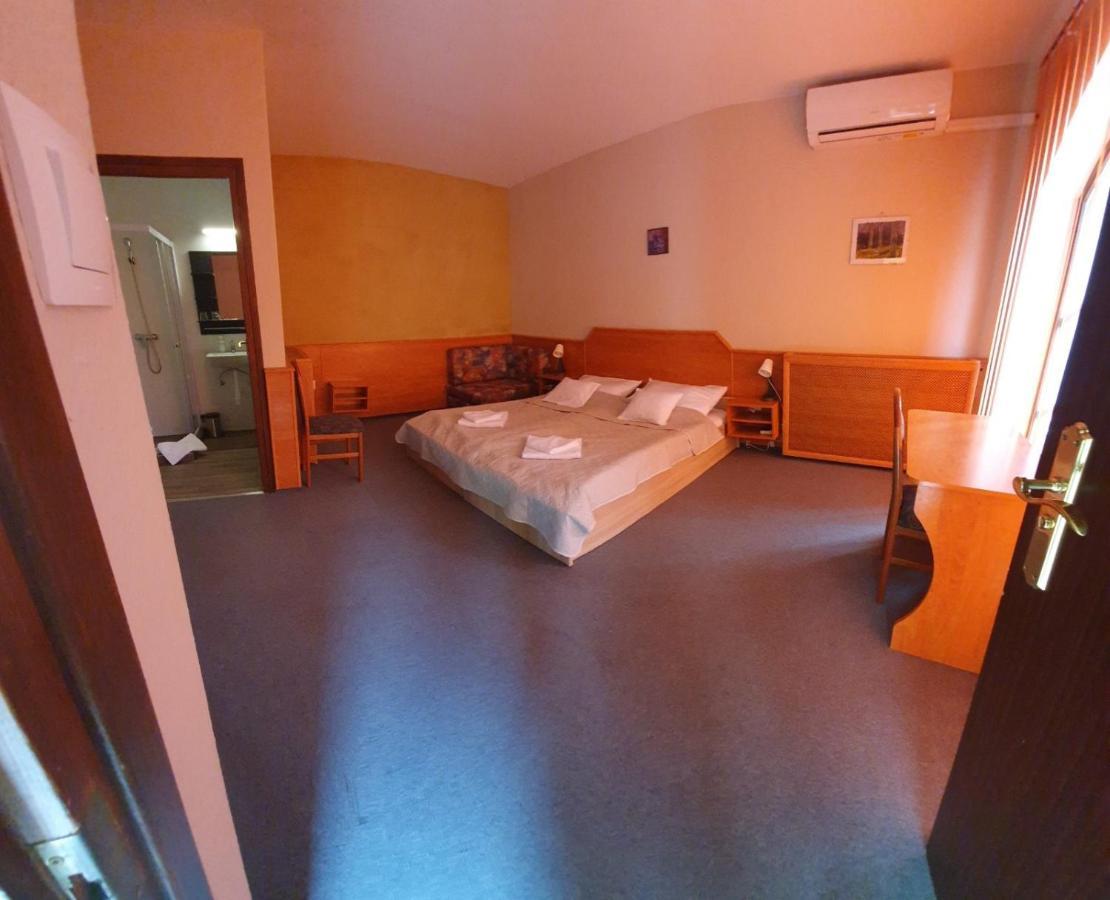Delanta Panzio Bed & Breakfast Печ Екстериор снимка