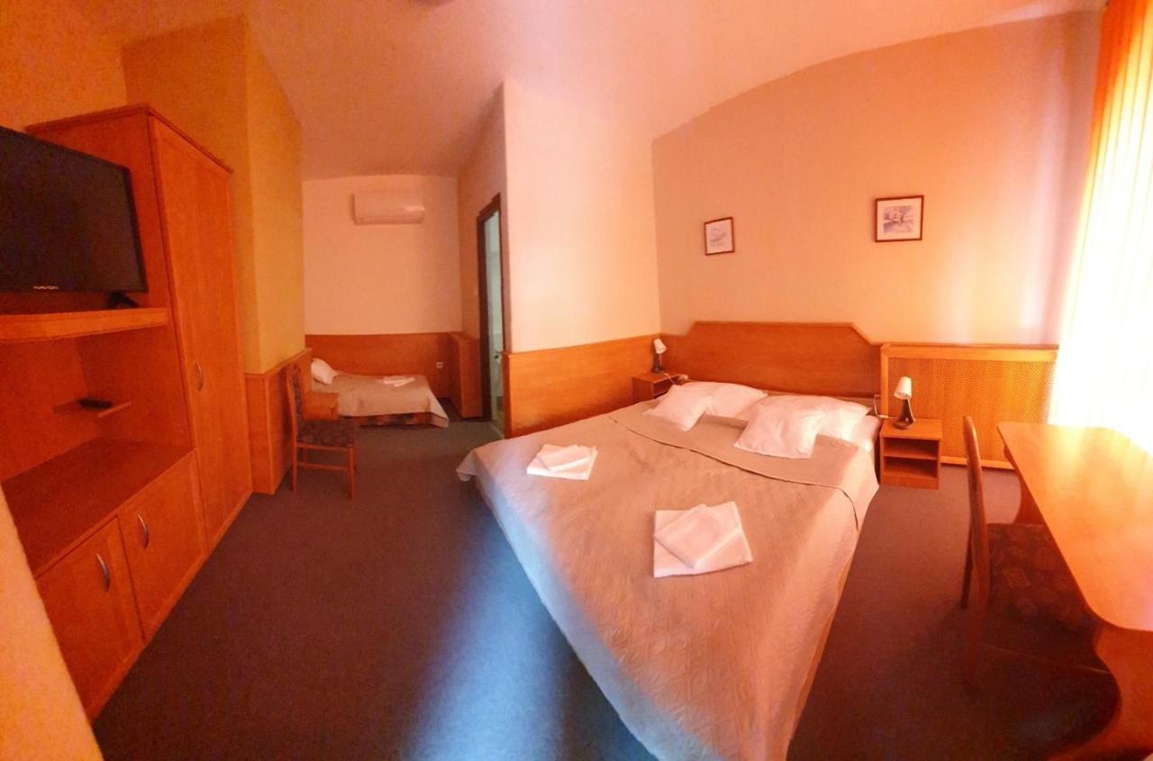 Delanta Panzio Bed & Breakfast Печ Екстериор снимка