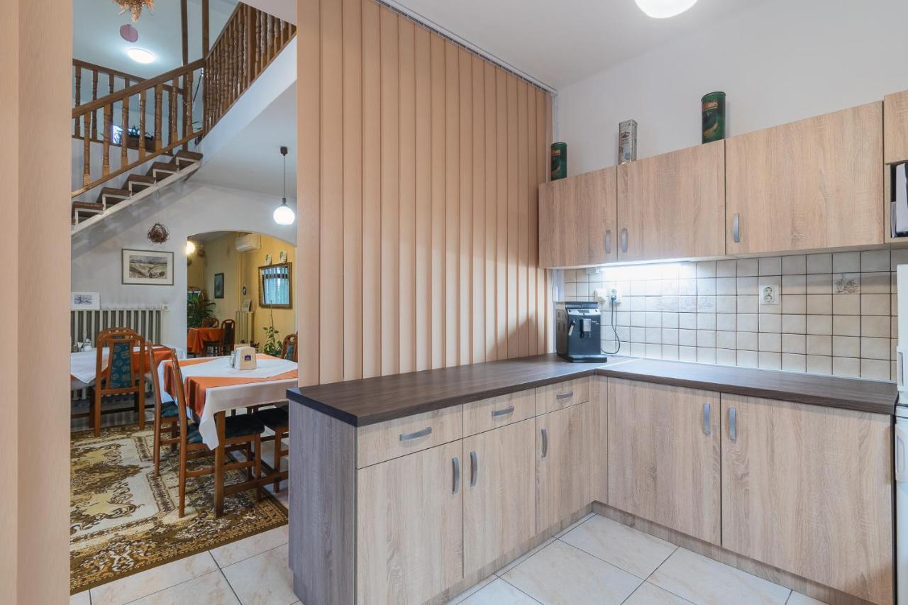 Delanta Panzio Bed & Breakfast Печ Екстериор снимка