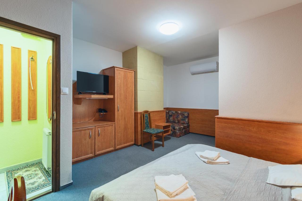 Delanta Panzio Bed & Breakfast Печ Екстериор снимка
