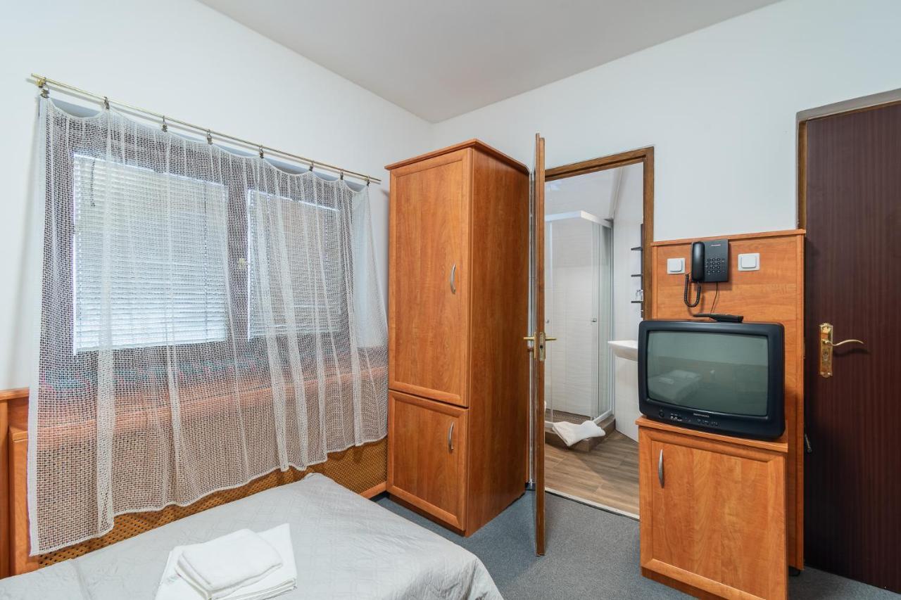 Delanta Panzio Bed & Breakfast Печ Екстериор снимка