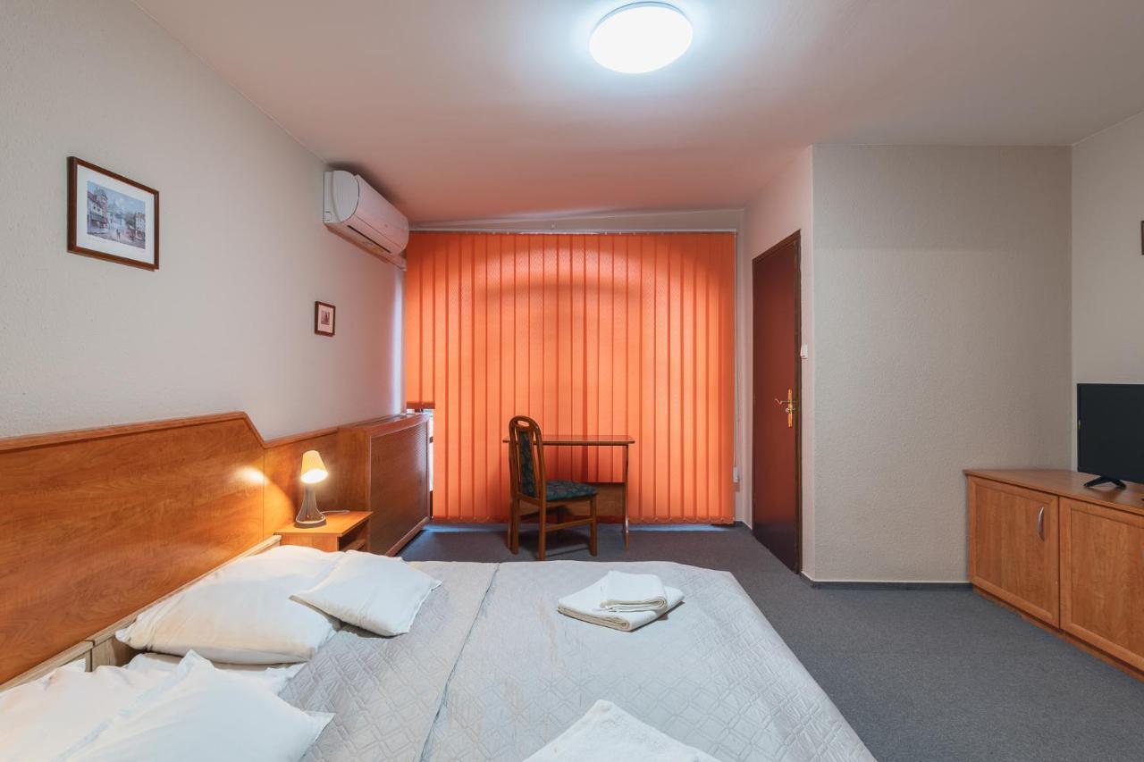 Delanta Panzio Bed & Breakfast Печ Екстериор снимка