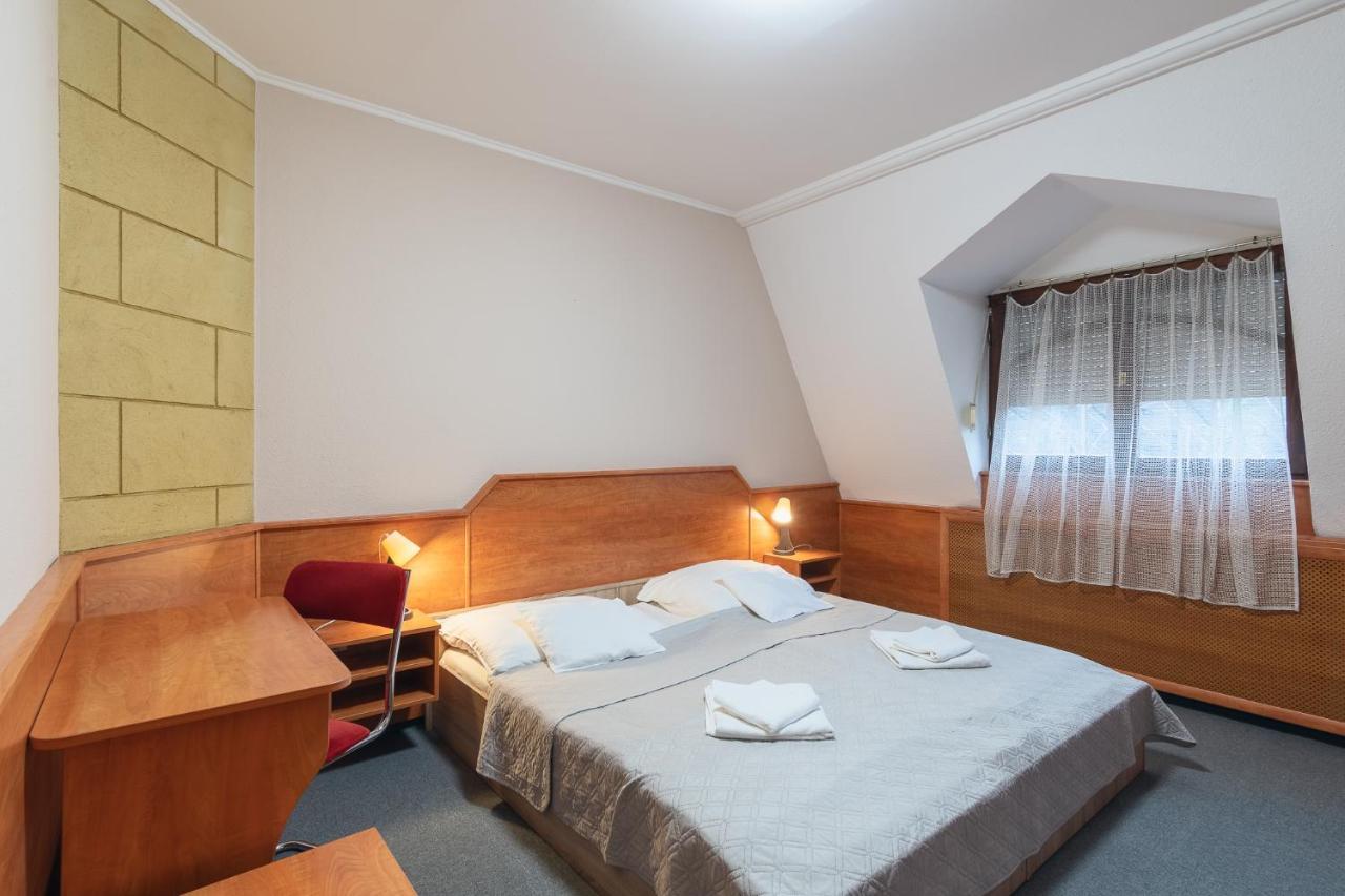 Delanta Panzio Bed & Breakfast Печ Екстериор снимка