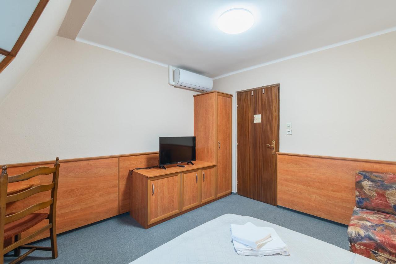 Delanta Panzio Bed & Breakfast Печ Екстериор снимка