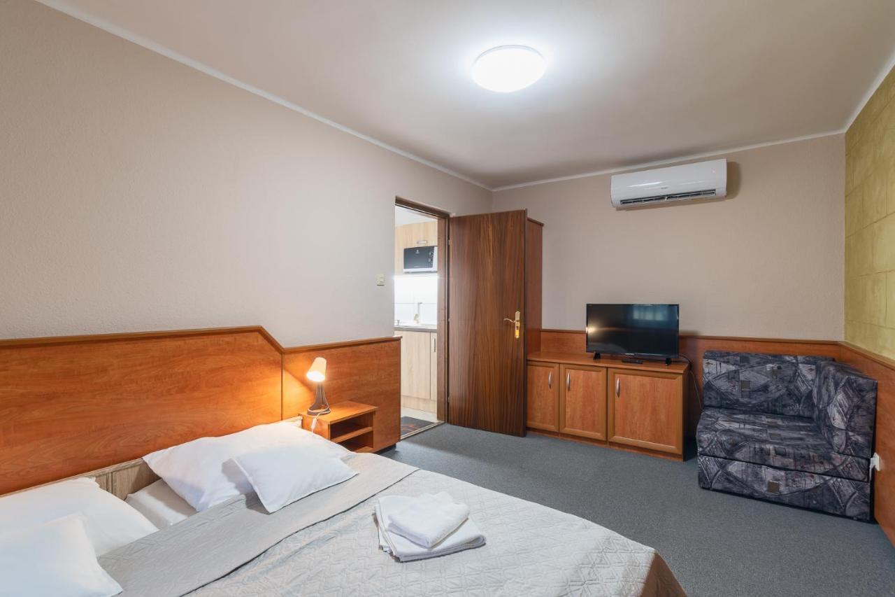 Delanta Panzio Bed & Breakfast Печ Екстериор снимка