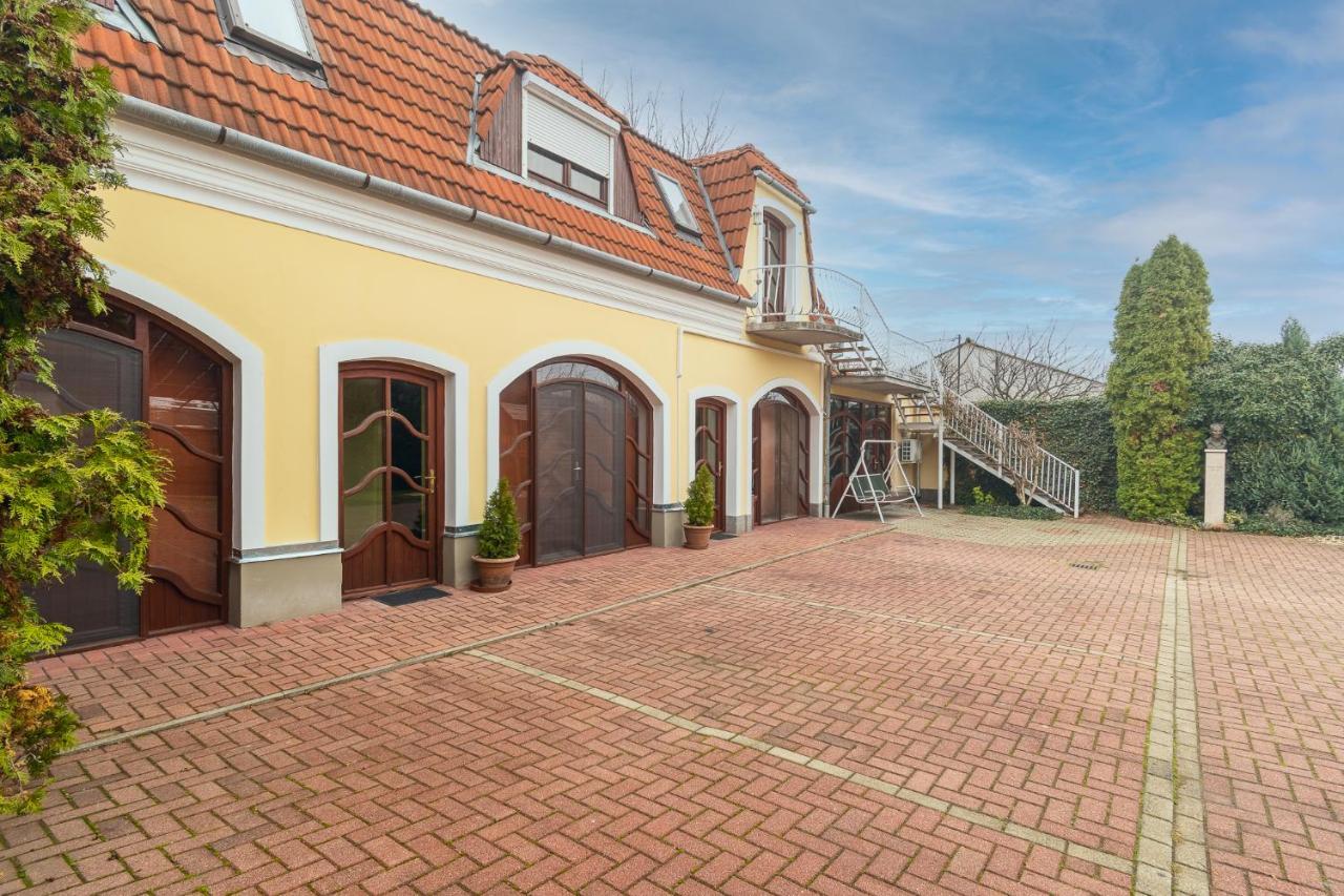 Delanta Panzio Bed & Breakfast Печ Екстериор снимка
